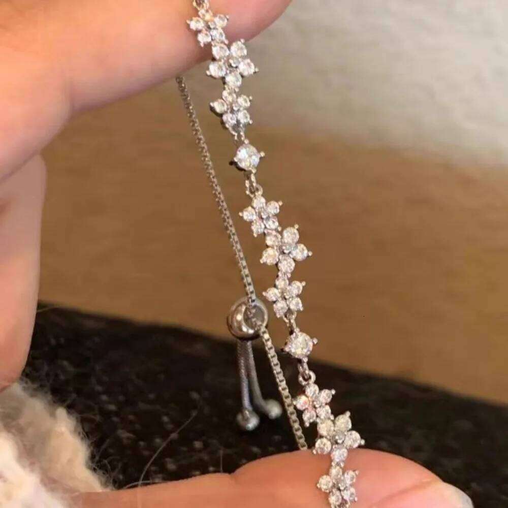 Exquisite Luxury Shining Micro-inlaid Zircon Cherry Blossoms Flower-shaped Adjustable Pull Bracelet for Women Sweet Jewelry Gift Z260313