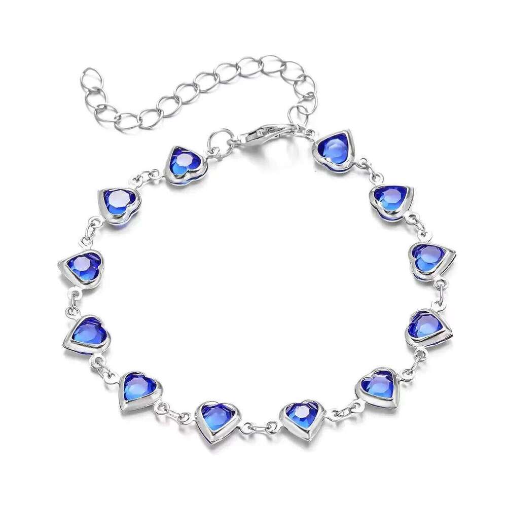 This Exquisite Bohemian Candy-Colored Heart-Shaped Crystal Ladies Bracelet is a Perfect Holiday Gift For Mothers And Wives Z260313