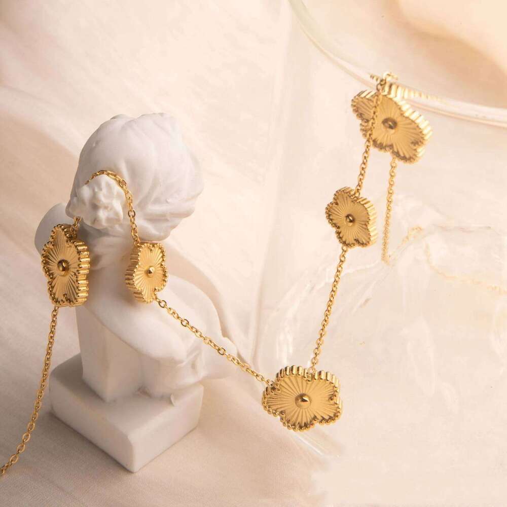 Fashion Flower Stainless Steel Bracelets For Women Trendy Gold Color Metal Bracelet Party Birthday Daily Cute Romantic Jewelry Z260313