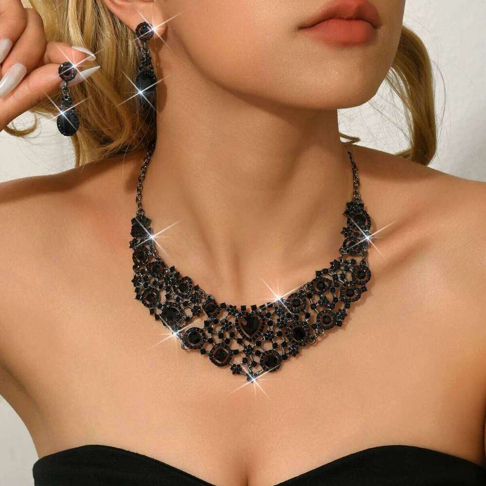 European Retro Alloy Inlaid Diamond Heart Earrings Necklace Wedding Banquet Versatile Set Female Z260313