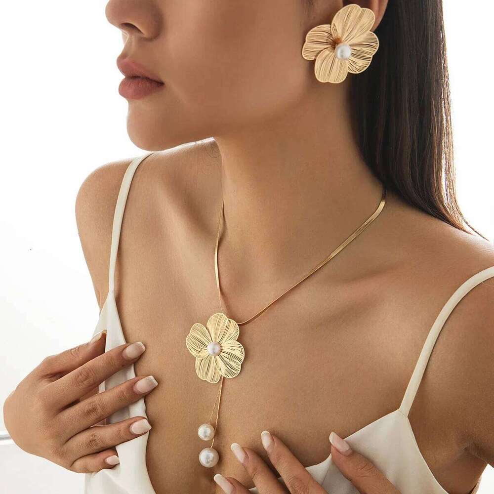 KunJoe 2Pcs Elegant Gold Color Flower Pendant Necklace Earring for Women Luxury Imitation Pearl Jewelry Set Neck Decoration Z260313