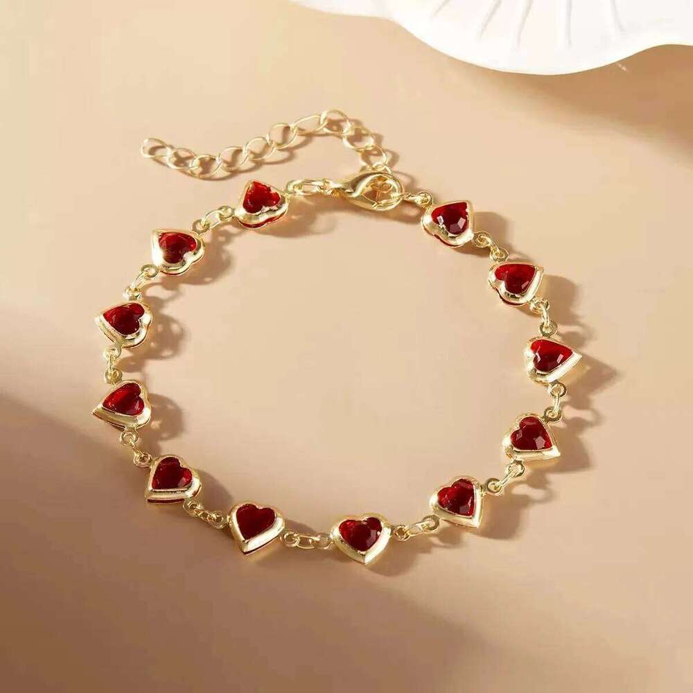 This Exquisite Bohemian Candy-Colored Heart-Shaped Crystal Ladies Bracelet is a Perfect Holiday Gift For Mothers And Wives Z260313