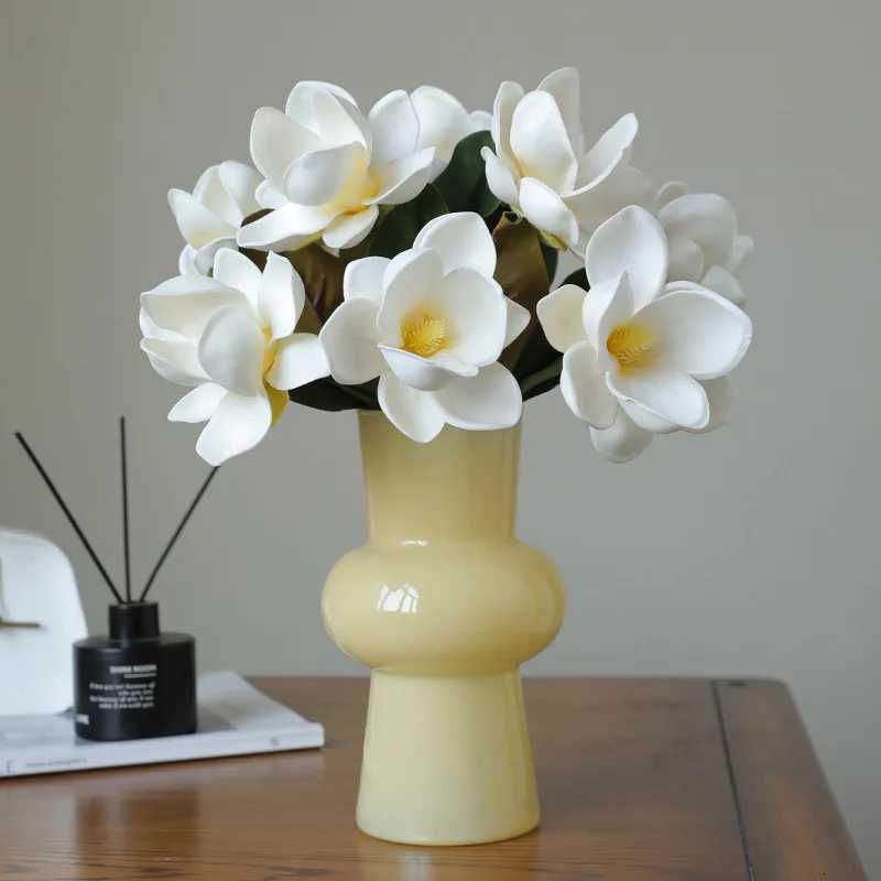 33CM New Chinese Style Artificial 3-Branch Bundle Magnolia Flower Home Decoration Living Room Dining Table Decoration Y260314