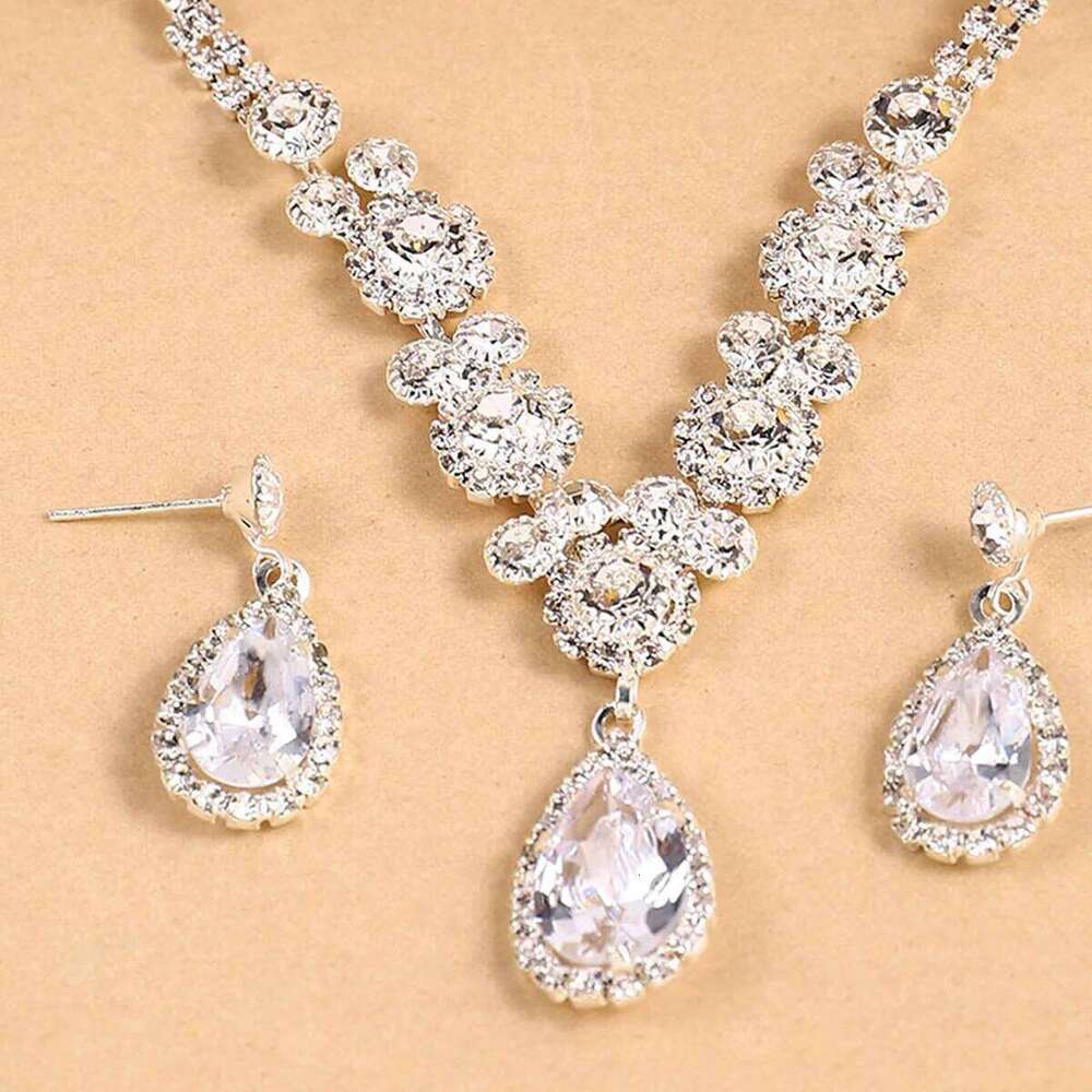 Ladies' fashionable design necklace earrings jewelry set suitable for weddings, gatherings, holidays, gifts Z260313