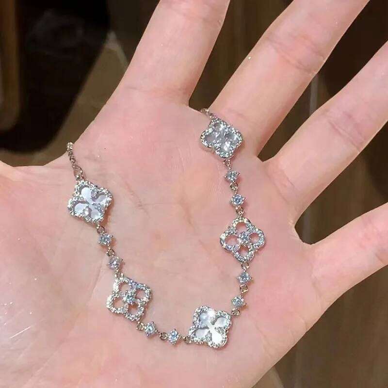 Shine Four-leaf Flower Cubic Zirconia Bracelets for Women Girls Luxury Hollow Elegance Clover Bracelet Jewelry Gifts Z260313