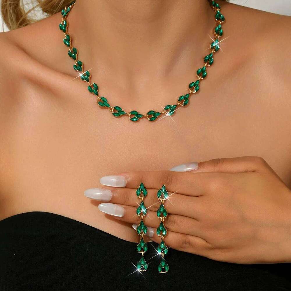 Cross border new hot selling Korean style fashionable earrings, necklace, bracelet set, bride's wedding dress, dinner party Z260313