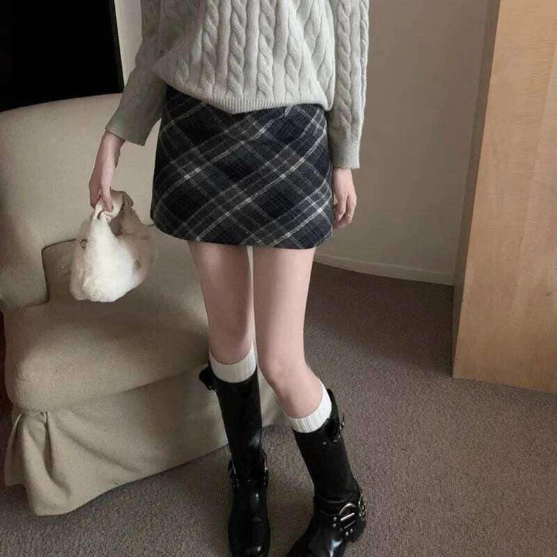Vintage Woolen Checked Female 2025 New Streetwear Y2K Contrast Plaid Skirt Women Sexy Slim Fit Wrapped Hip Mini Skirts Z260314