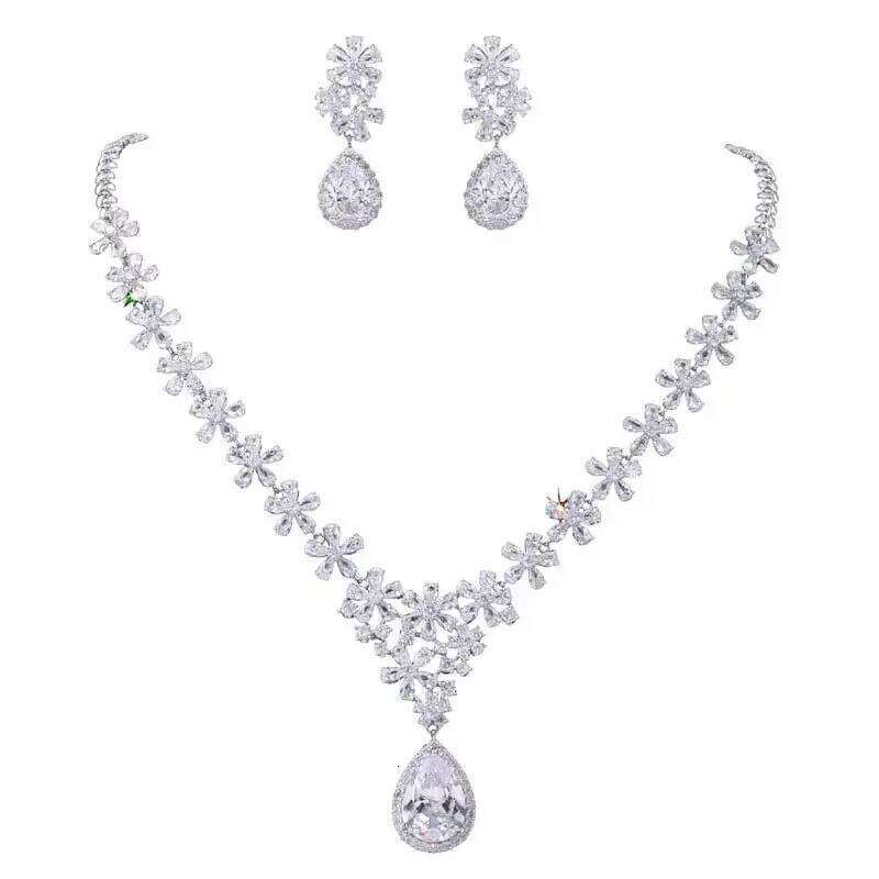 2Pcs Imitation Moissanite Diamond Jewelry New Weeding Luxury Flower Pendant Necklace Female Earrings Set Gift to Woman Z260313