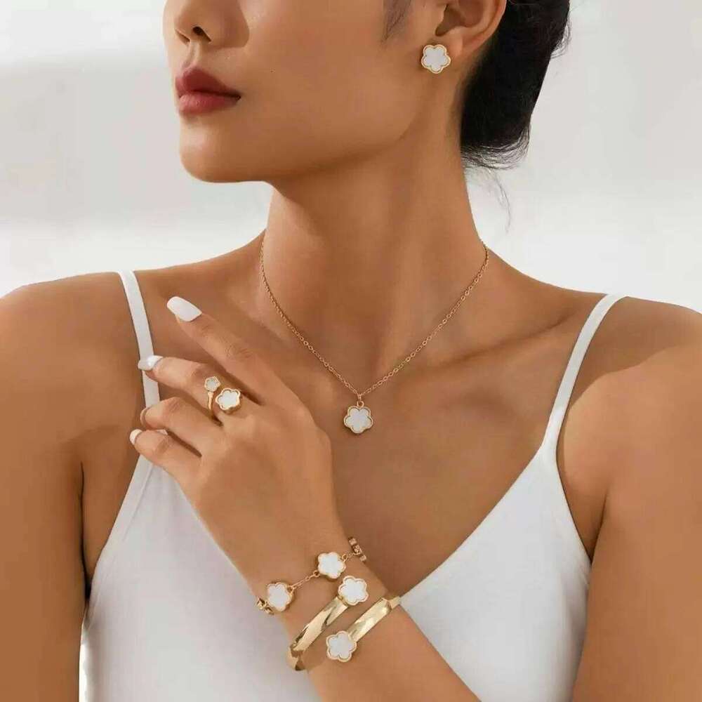 Lucky Purple Five-Petal Flower Clover Earrings Necklace Ring Bracelet Five-Piece Set for Woman Fashionable Party Charm Jewelry Z260313