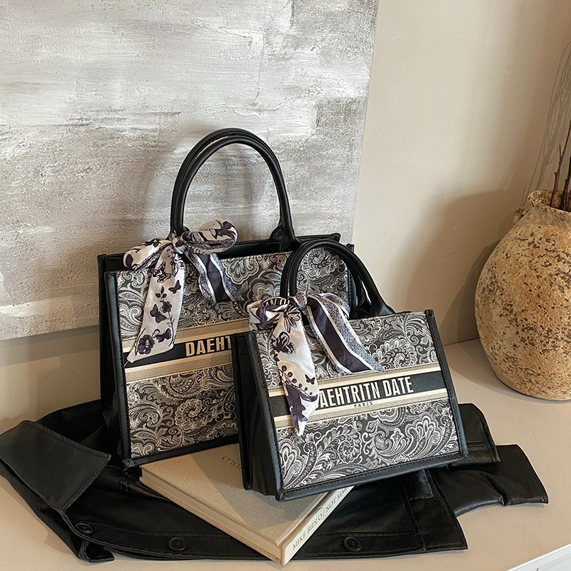 New Trendy Embroidered Tote Bag For Women Fashion Commute Handbag Underarm Shoulder Bag 2026