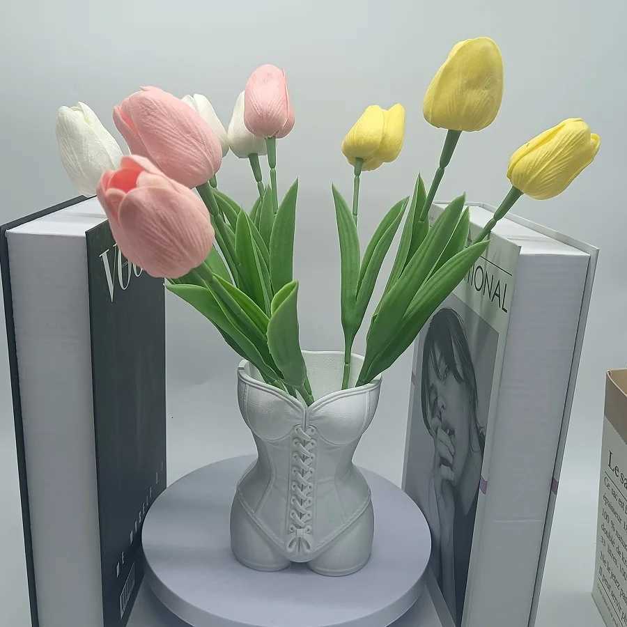 Human-shaped vases 3D printed plastic decorative sculptures Christmas decorations can be used to decorate natural scenes and Y260314