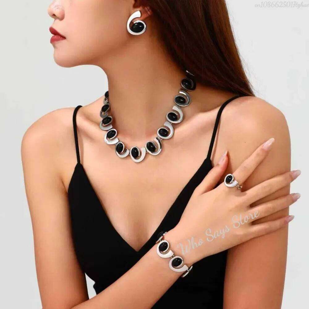 4pcs/set Fashionable Cold Style Geometric Oval Earrings for Women Light Luxury Exquisite Niche Jewellery Woman Z260313