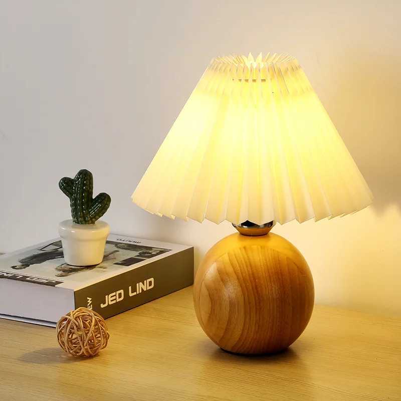 Nordic Retro Ceramic Desk Lamp Pleated Bedside Lamp Imitating Wood Grain Ins Decorative Atmosphere Small Night Light Y260314