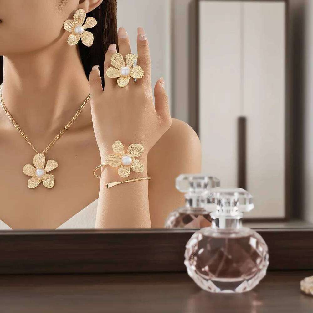 5pcs Elegant Vintage Jewelry Set for Women Golden Flower Necklace Choker Bridal Wedding Bracelet Party Gift Z260313