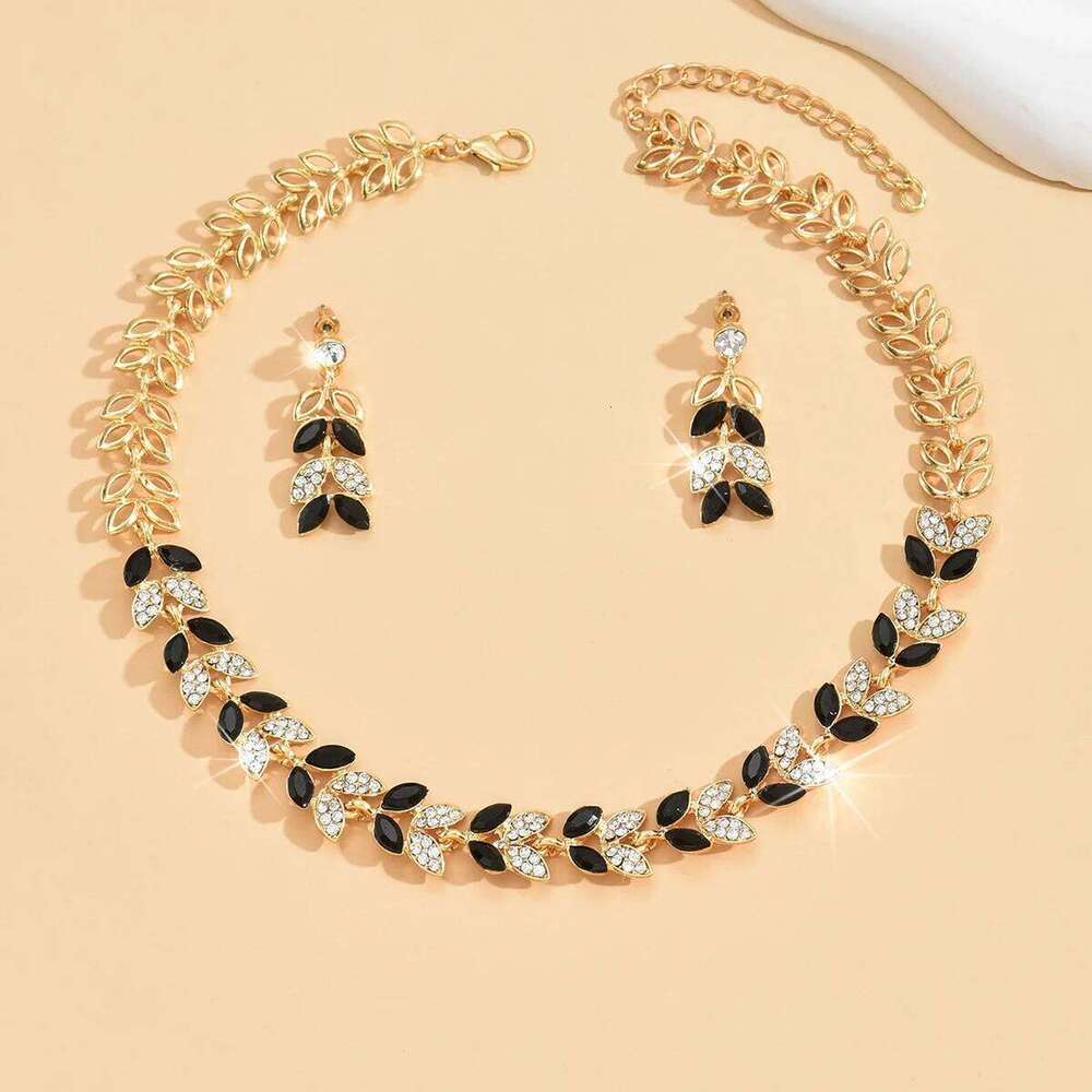 Korean version new personalized design, light high-end versatile temperament alloy set, women's luxury earrings necklace Z260313