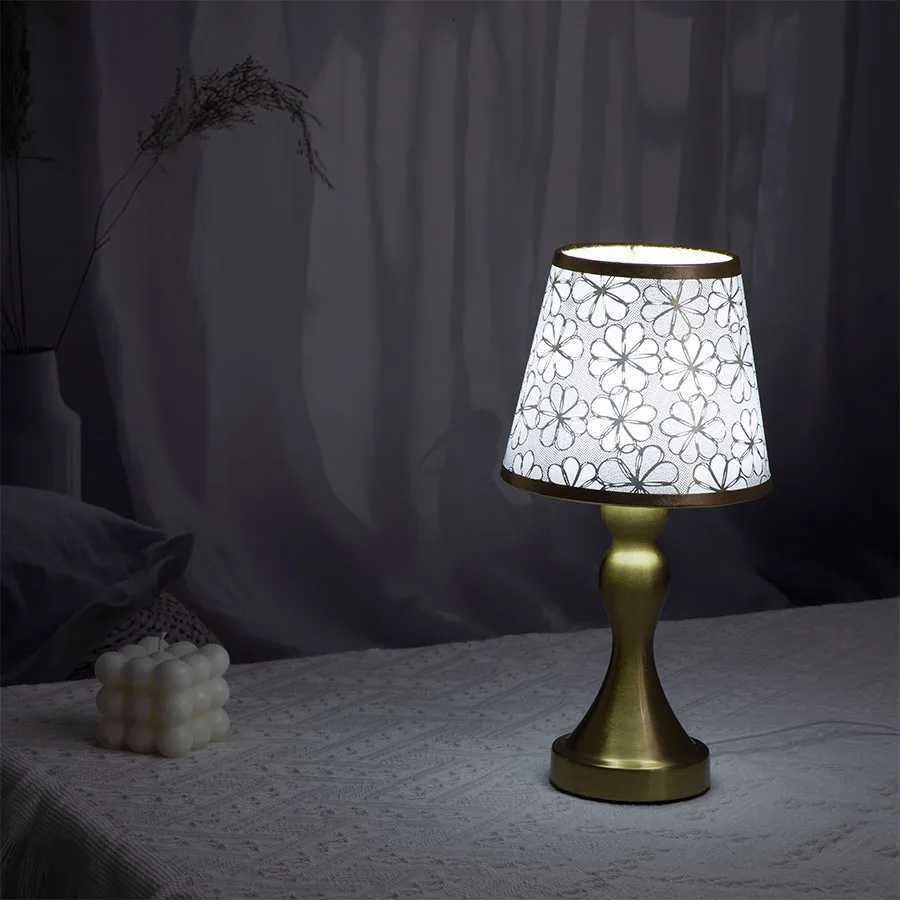 1 PC Sunflower Fabric Metal Base Desk Lamp with USB Three-color Light - Suitable for Bedroom Study and Living Room Decoration Y260314