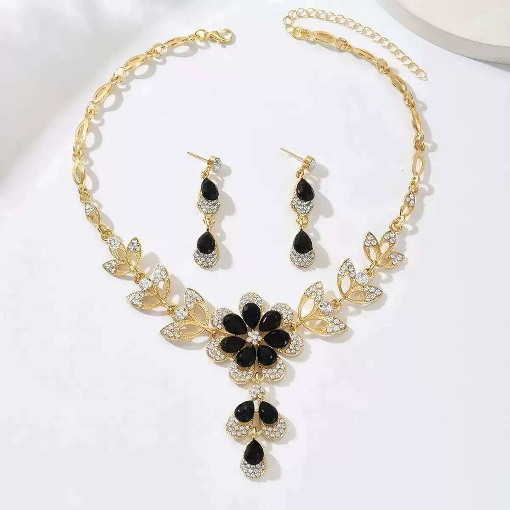 2025 New Luxury Black Gold Flower Choker Necklace Earrings Set Women Party Wedding Jewelry Z260313