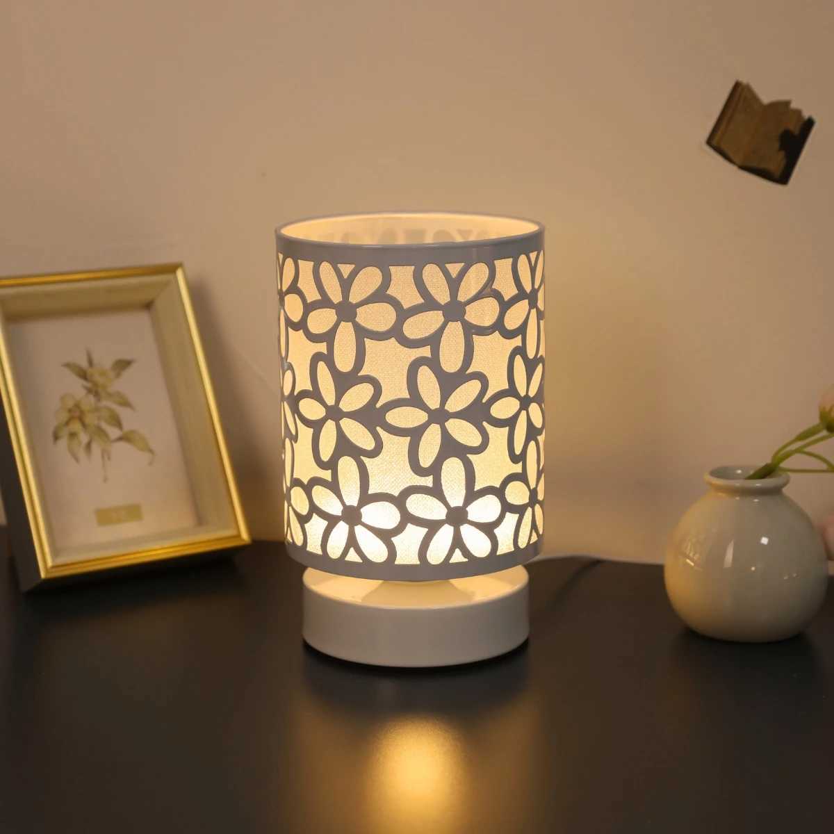 Creative design hollow LED night light USB powered warm color light suitable for living room party bedroom decoration light Y260314