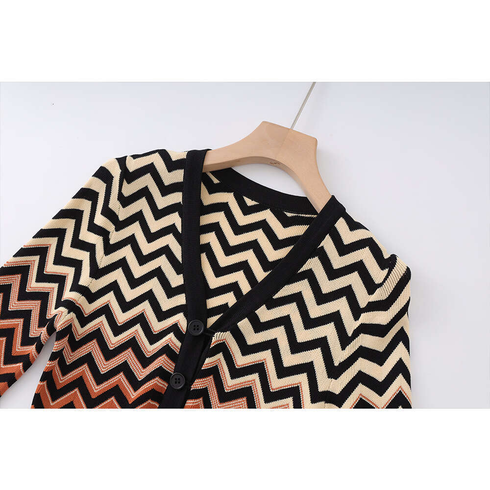 2026 Autumn and Winter New Gradient Wave Pattern V-neck Long Sleeve Knitted Dress Elegant and Close fitting