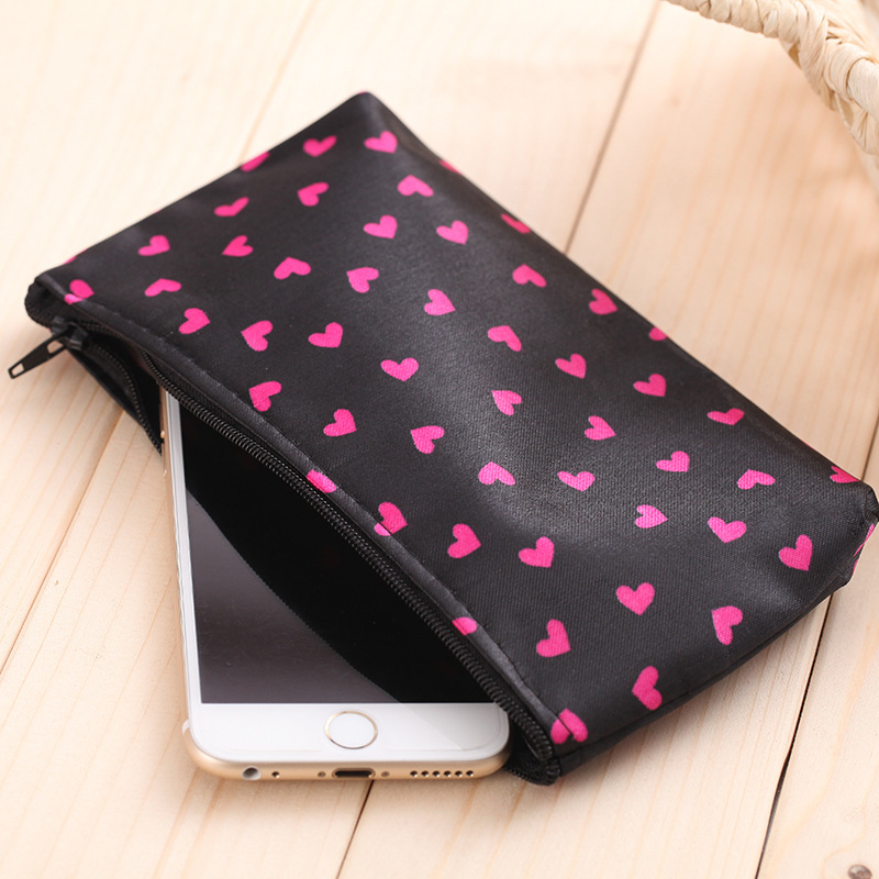 OC-BAS2601 Cosmetics Storage Bag Heart-shaped Leopard Print Pattern Polyester Cloth Hand-held Small Bag Wholesale Customize