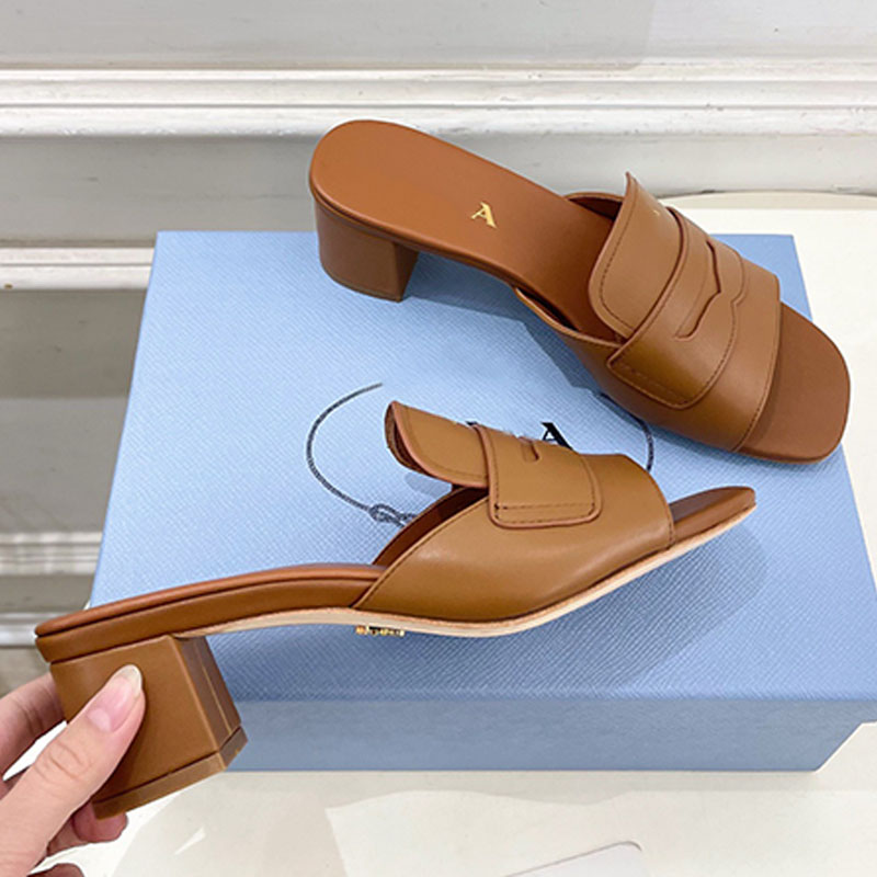 Womens Stylish casual Leather sandals classic low heeled versatile sophisticated sandals metal lettering iconic Daily Outfit Kitten Heel designer sandals