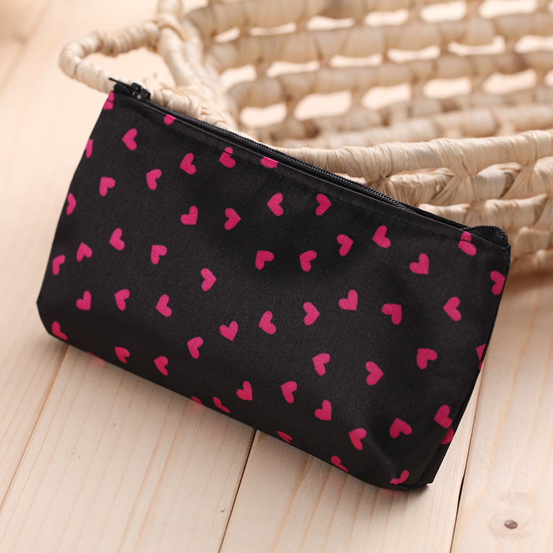OC-BAS2601 Cosmetics Storage Bag Heart-shaped Leopard Print Pattern Polyester Cloth Hand-held Small Bag Wholesale Customize