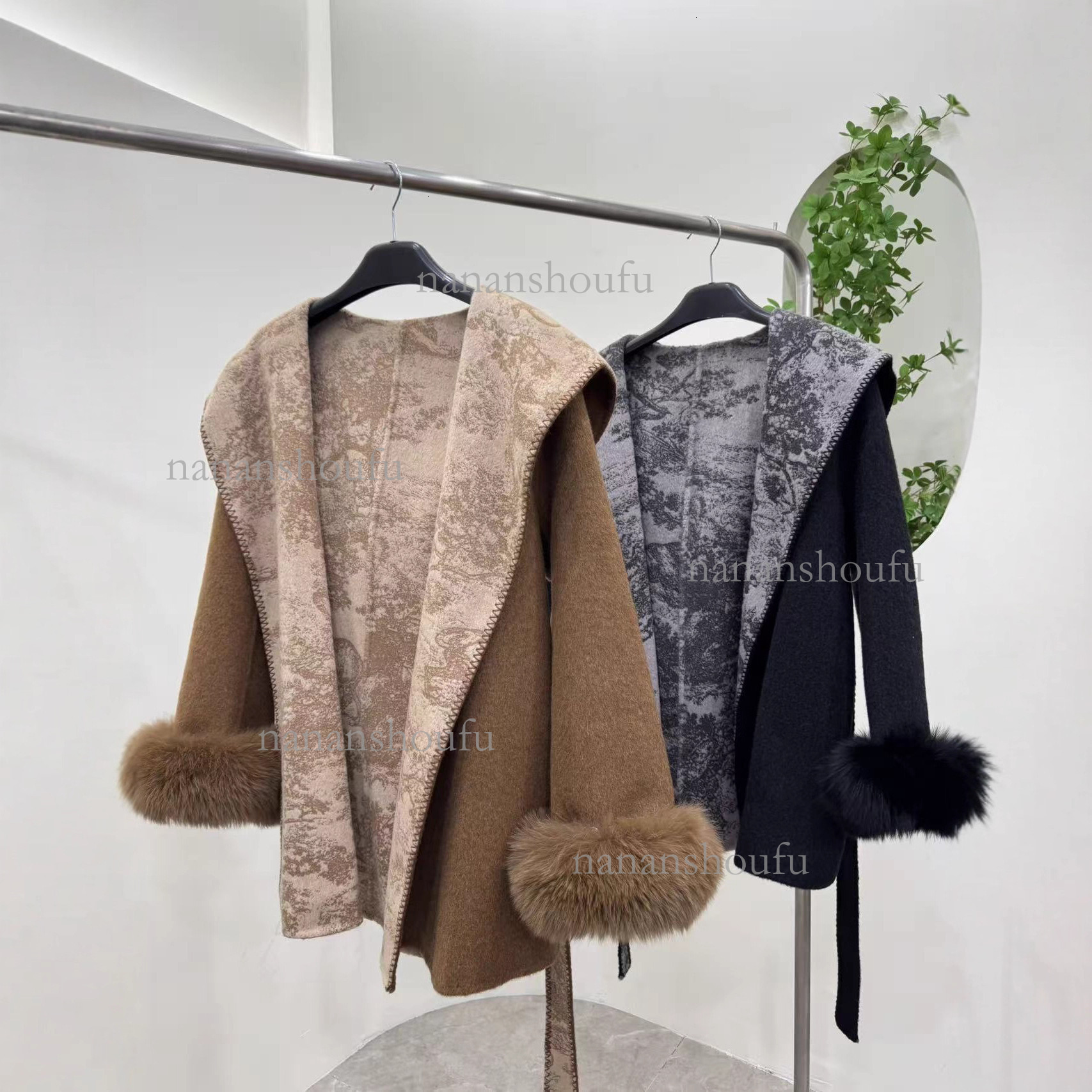 2026 Designer Essential Jacket Fashion Luxury Fox Leather Sleeves Hooded Mid To Long High End Elegant Women's Trendy Printed Heavy Duty Double Si