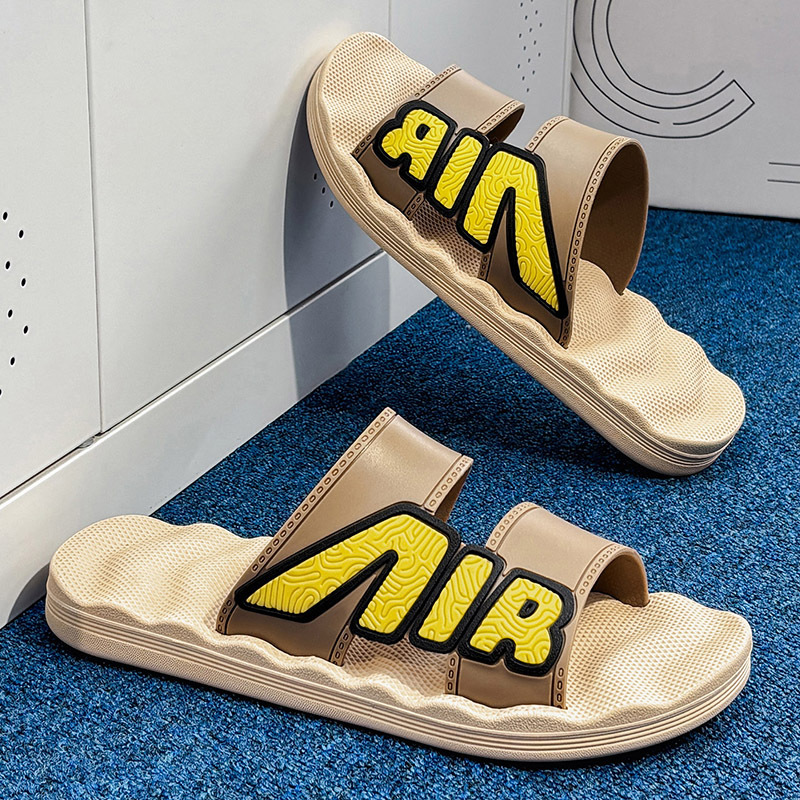 new Free delivery Slippers Breathable men's slippers with soft sole lightweight and suitable for home leisure
