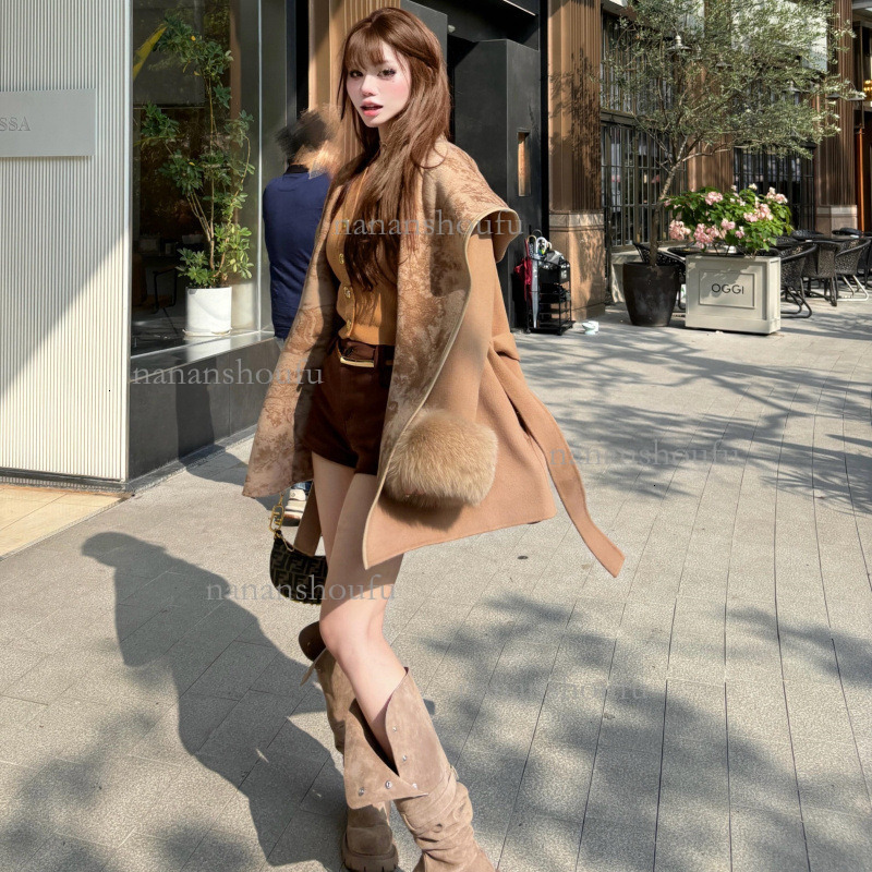 2026 Designer Essential Jacket Fashion Luxury Fox Leather Sleeves Hooded Mid To Long High End Elegant Women's Trendy Printed Heavy Duty Double Si