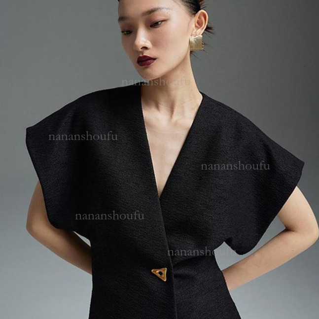 2026 New Asymmetrical Designer Jacket Vest French Fashion Trend Shirt Luxury Essential Temperament Elegant Women's Clothing Workplace Simple Soli