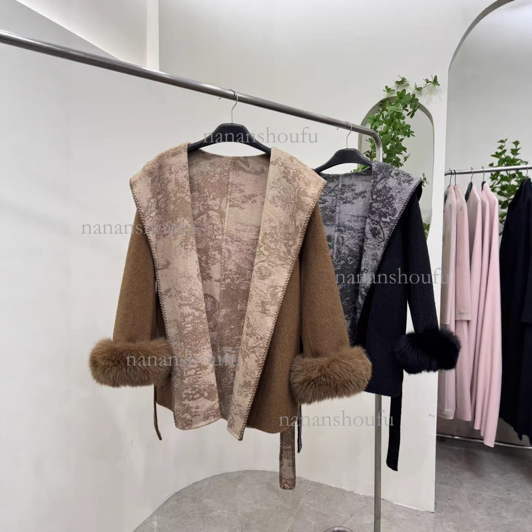 2026 Designer Essential Jacket Fashion Luxury Fox Leather Sleeves Hooded Mid To Long High End Elegant Women's Trendy Printed Heavy Duty Double Si