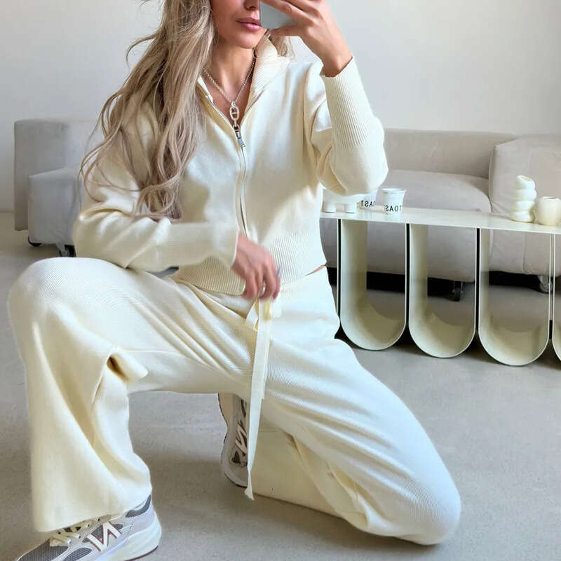 European Style Knitted Sports Suit For Women Spring Autumn New Fashionable Design Youthful And Trendy Casual Two Piece Set MAKOUFEI