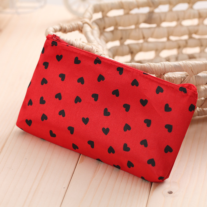OC-BAS2601 Cosmetics Storage Bag Heart-shaped Leopard Print Pattern Polyester Cloth Hand-held Small Bag Wholesale Customize