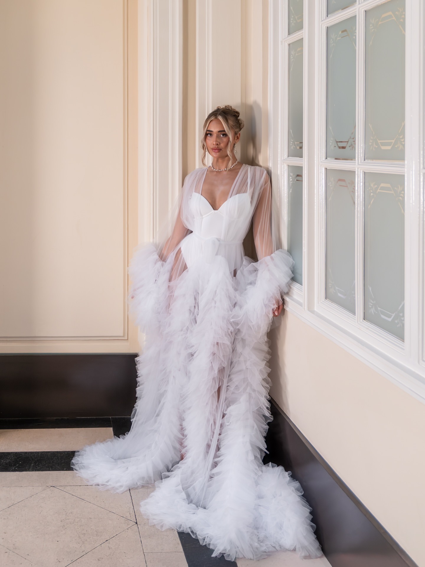 2026 Ivory Bridal Portriaits Morning Outfit Ruffles Elegant Wedding Shapewear Robes Elevated Fabric Pre-Ceremony Undergarments Flowing Layers Floral R