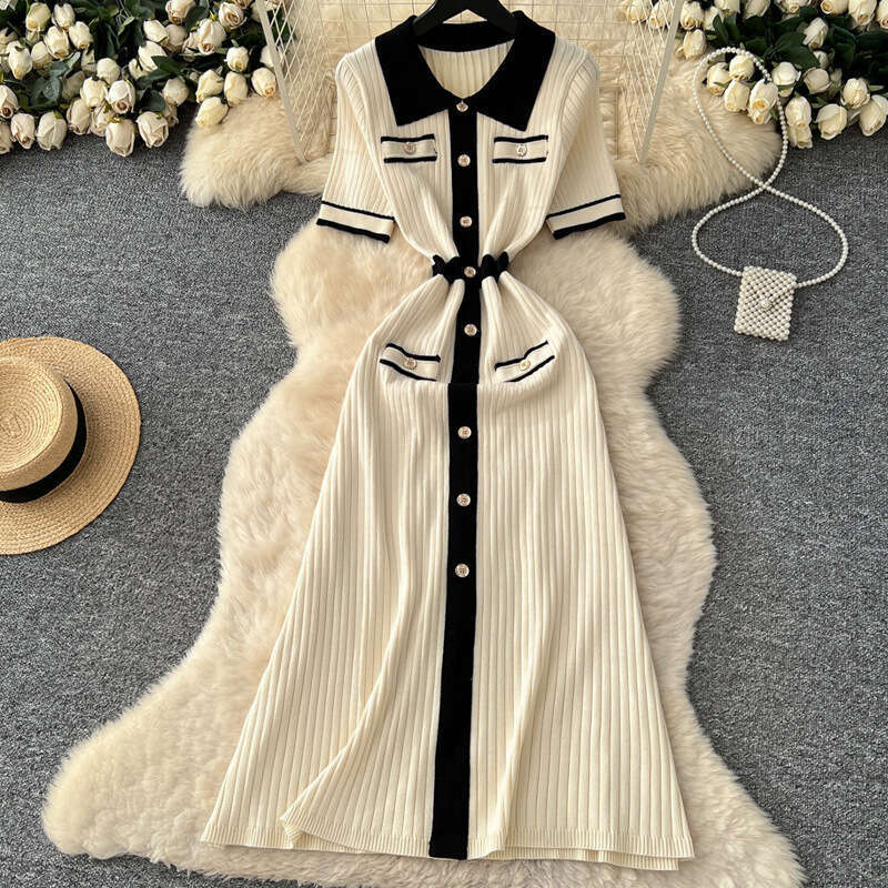 2026 autumn and winter designer's new V-neck French long sleeved knitted black slim fit short D17 skirt sweater