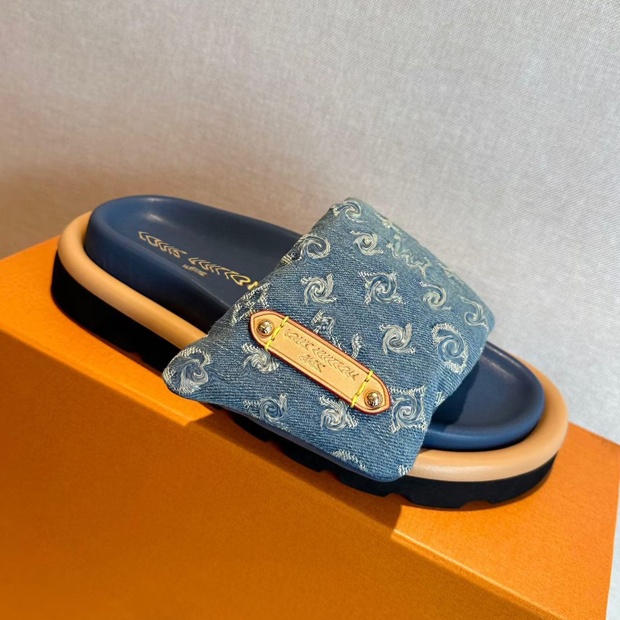 Designer sandals slippers for women slides comfort embossed ladies mules flats shoes triple black pink deep denim blue luxury fashion woman men sliders