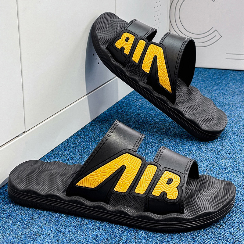 new Free delivery Slippers Breathable men's slippers with soft sole lightweight and suitable for home leisure