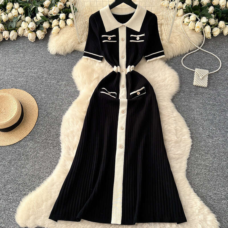 2026 autumn and winter designer's new V-neck French long r27 sleeved knitted black slim fit short skirt sweater