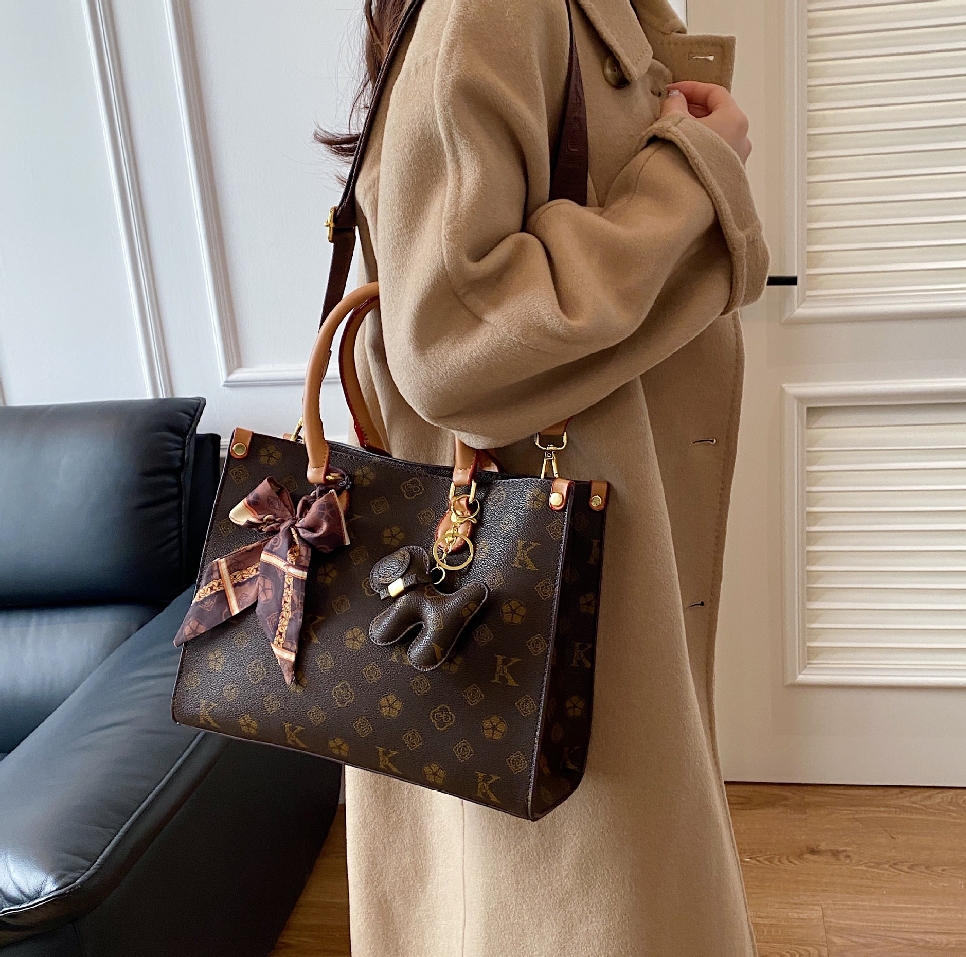 Free shipping Designer bag Plaid tote bag women bag shoulder bag crossbody bag versatile large capacity handbag Cozy