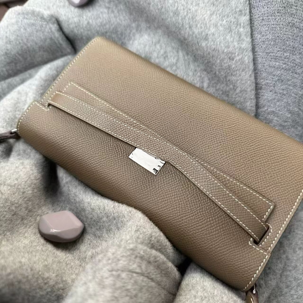Womens Real Leather Clutch Bags Silver Buckle Designer Phone Pouch Makeup Bag Elegant Magazines Purses Handbags Envelope Clutch Shoulder Bag Crossbody Wallet 3452