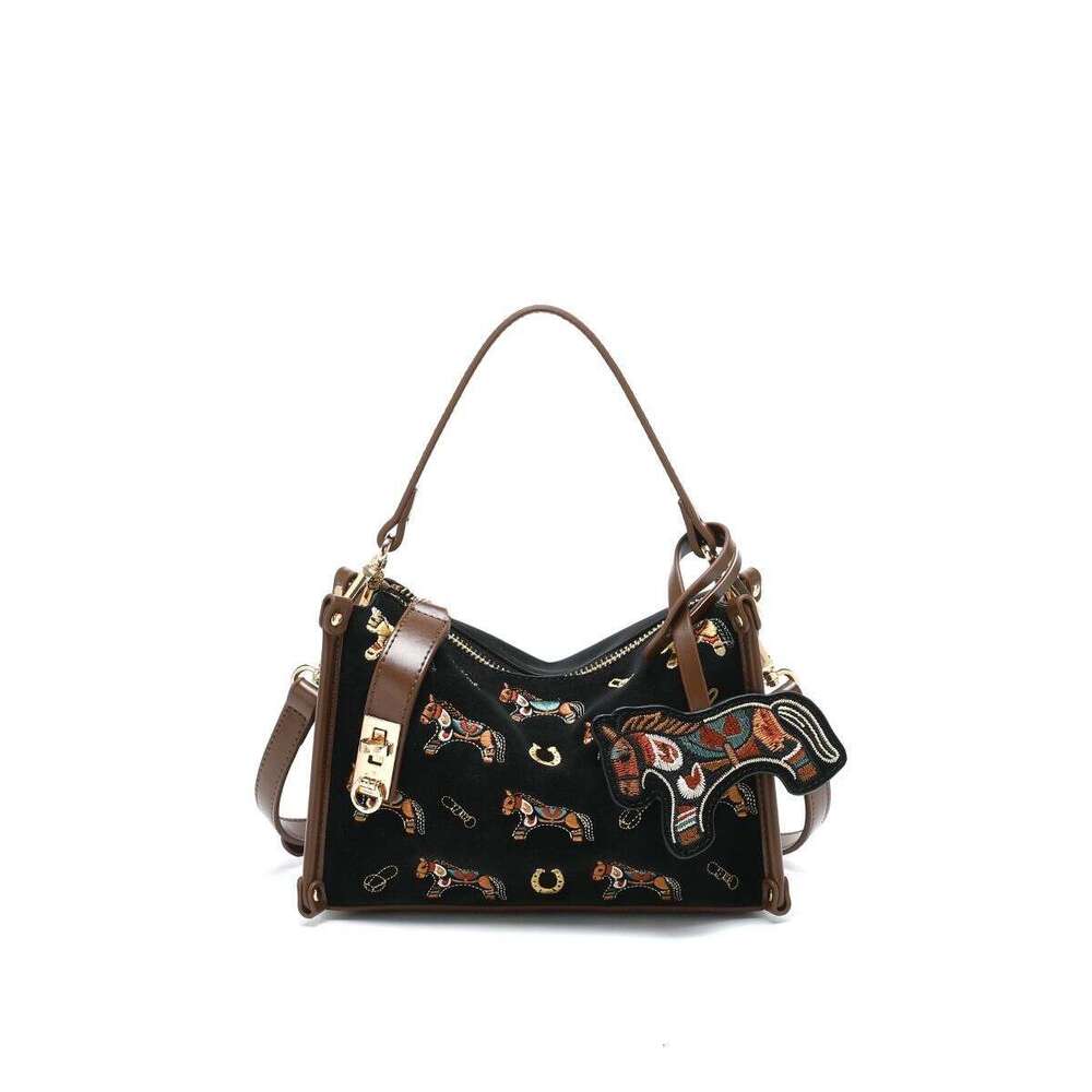 Luxury Shoulder Bags Totes Hobo CK WQ Spring Summer New Fashion Versatile Exquisite Embroidered Box Crossbody Bag G Black SENYY