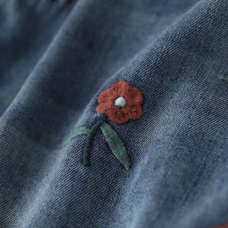 Koreanstyle washed denim shorts for women artistic embroidery ripped loose fit versatile wideleg Aline pants for women 210714