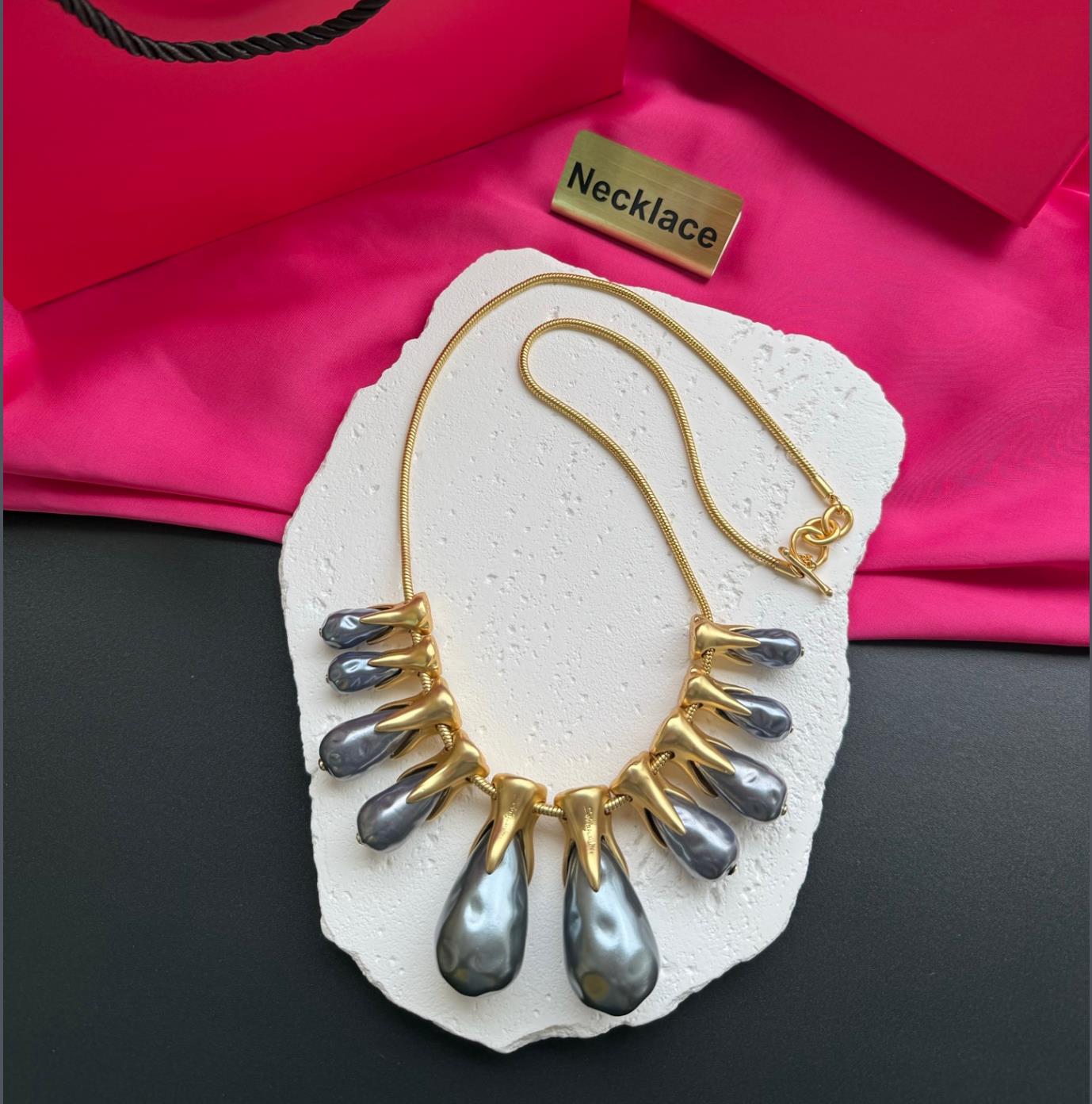 New Designed Fashion Exaggerated oversized grey pearls pendants necklace vintage Women's Necklaces Schiaparelli N2025-45