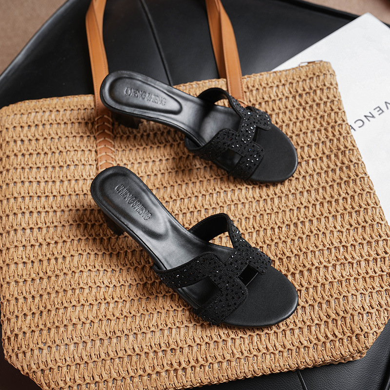 HZGUSIFU new free shipping designer slippers for womens flat slippers pink green black white brown Fashionable versatile high-heeled sandals