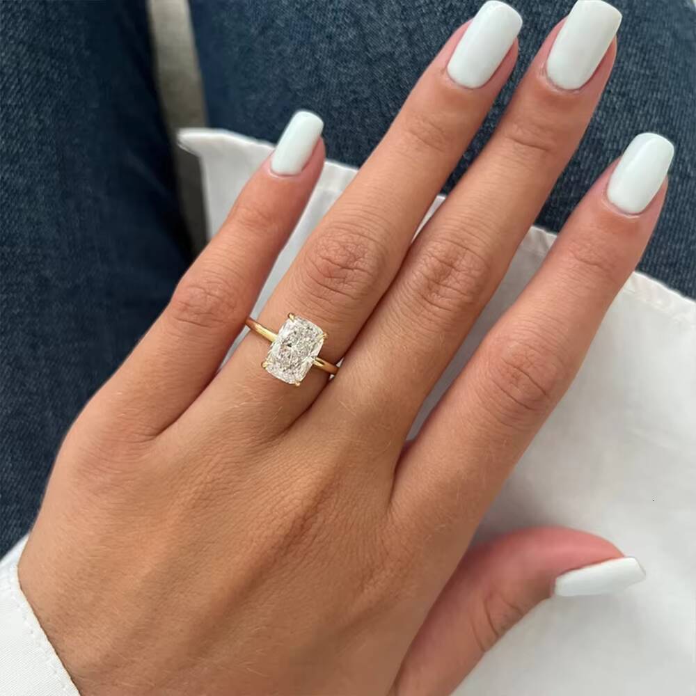 Custom Jewelry 18K White Gold Cushion Cut Lab Grown Diamond Solitaire Engagement Rings