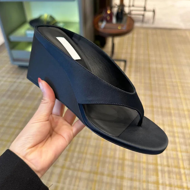 Womens Crush Comfort Foam Platform Flip Flop Arch Support Slippers High Heel Comfortable Cushion Shoes Summer Beach 260313