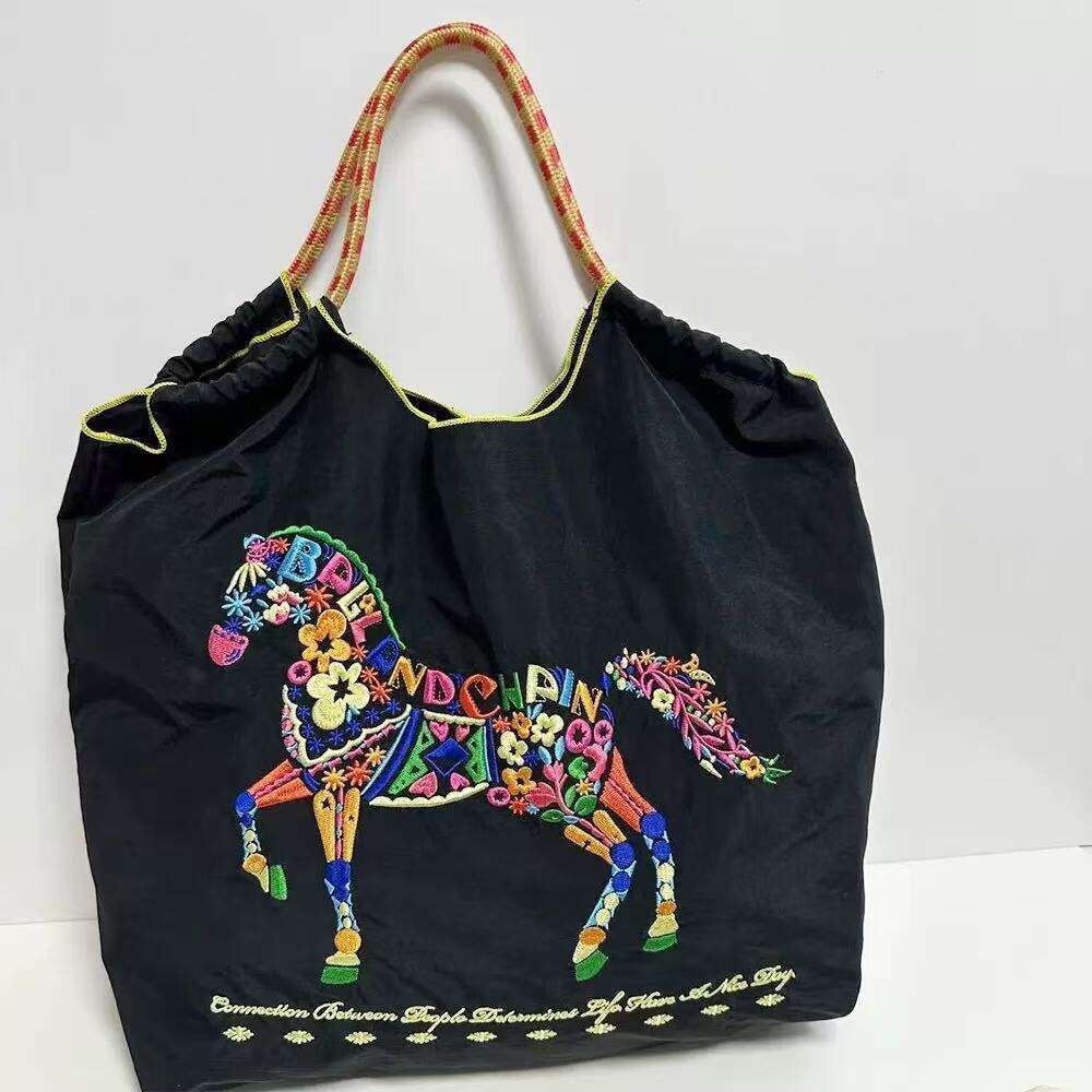 Luxury Shoulder Bags Totes Hobo New Japanese Style Fashion All Match Colorful Floral Horse Embroidery Letter Pattern Simple Casual Shoulder Bag For Wo