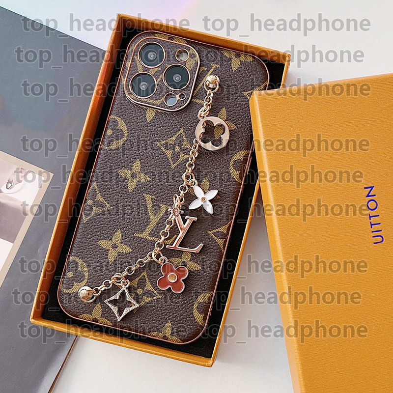 Designer Phone Case For iPhone17 Pro Max Apple iPhone 16 15 Pro 14 13 12 11 with Card Pocket Phone Case S26 Ulter Case Luxury Metal Chain Wristband Phone Cover