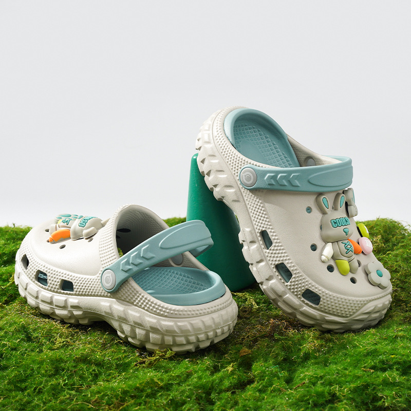 Kids Cartoon Clogs Sandals Boys Girls Cute Bear Charms Non-slip Beach Slippers Summer Breathable EVA Garden Shoes Free shipping