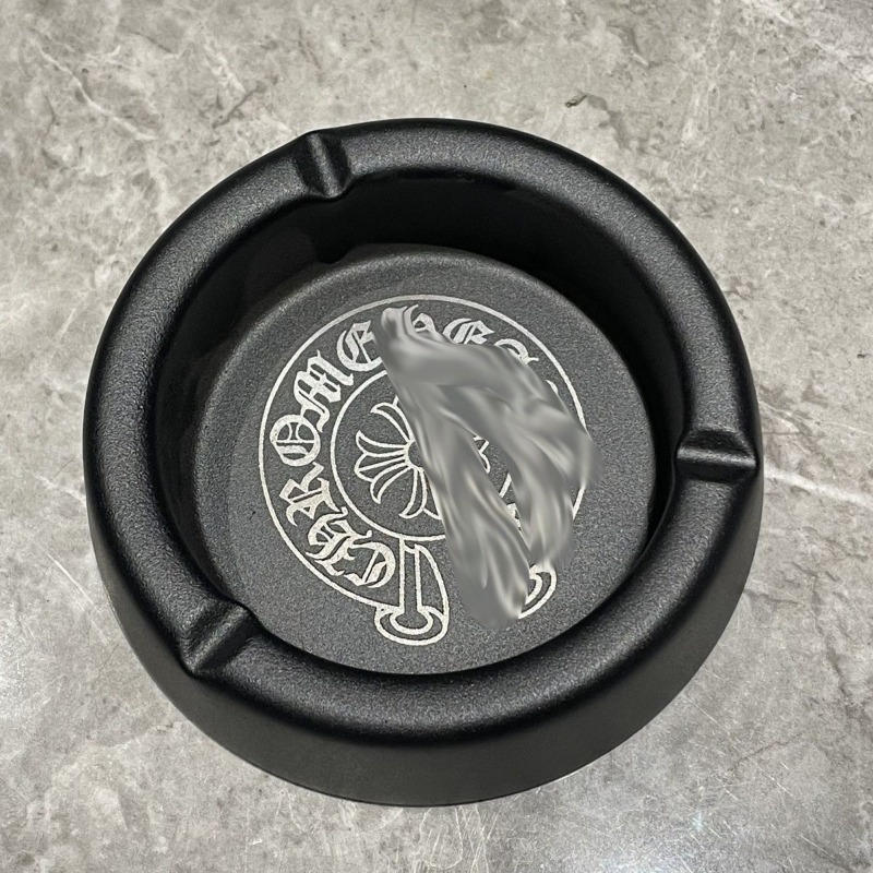 Elegant Retro Style Stainless Steel Smoking Accessory: Durable Ash Tray Ideal for Workplaces and Social Spaces
